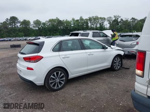 2018 Hyundai Elantra z VIN KMHH35LE7JU032853, wystawiony jako IAAI lot #42459551 z przebiegiem 89 125 mil mil oraz . Historia ofert i sprzedaży dostępna na DreamBid. Obrazek 13.