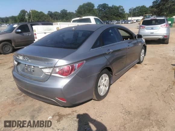 2015 Hyundai Sonata Limited with VIN KMHEC4A41FA137646, listed as a IAAI auction lot 42611576 with 164,471 mi miles and . Bid and sale history available at DreamBid. Image 4.