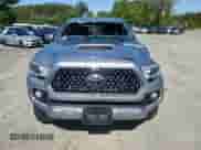 2019 Toyota Tacoma SR5 z VIN 5TFSZ5AN7KX184658, wystawiony jako Copart lot #71963065 z przebiegiem 32 476 mil mil oraz Szkoda całkowita • Salvage title. Historia ofert i sprzedaży dostępna na DreamBid. Obrazek 5.