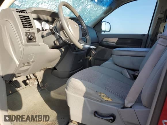 2007 Dodge 1500 SLT z VIN 1D7HA18267S169441, wystawiony jako Copart lot #70528583 z przebiegiem 208 882 mil mil oraz Czysty tytuł • Clean title. Historia ofert i sprzedaży dostępna na DreamBid. Obrazek 7.