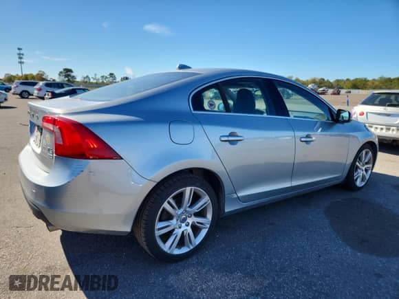 2013 Volvo S60 T6 R-Design Platinum с VIN YV1902FH1D2230439, выставлен на аукционе Copart как лот 85838645 с пробегом 62 484 миль миль и Списание • Salvage title. История ставок и продаж доступна на DreamBid. Изображение 3.