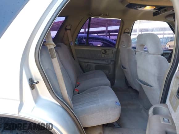 1997 Chevrolet Blazer LS with VIN 1GNDT13W0V2186110, listed as a IAAI auction lot 42422561 with 233,189 mi miles and . Bid and sale history available at DreamBid. Image 8.