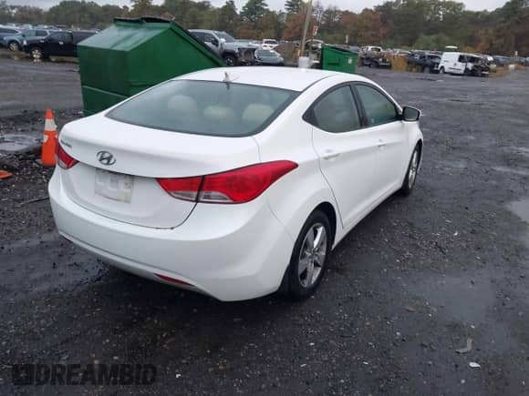 2013 Hyundai Elantra GLS z VIN 5NPDH4AE5DH432104, wystawiony jako IAAI lot #43516103 z przebiegiem 78 995 mil mil oraz . Historia ofert i sprzedaży dostępna na DreamBid. Obrazek 4.