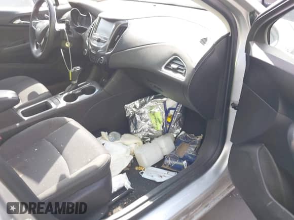 2018 Chevrolet Cruze LT with VIN 3G1BE6SM0JS649474, listed as a IAAI auction lot 43141912 with 26,647 mi miles and . Bid and sale history available at DreamBid. Image 5.