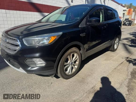 2017 Ford Escape SE z VIN 1FMCU9GD1HUE81634, wystawiony jako Copart lot #89667145 z przebiegiem 98 330 mil mil oraz Czysty tytuł • Clean title. Historia ofert i sprzedaży dostępna na DreamBid. Obrazek 2.