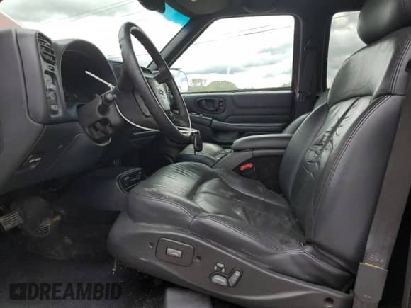 2000 Chevrolet Blazer LT with VIN 1GNCS13W8Y2317822, listed as a Copart auction lot 58868935 with 160,788 mi miles and Clean title. Bid and sale history available at DreamBid. Image 7.