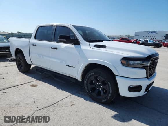 2025 Ram 1500 Big Horn z VIN 1C6SRFFPXSN607297, wystawiony jako Copart lot #62687315 z przebiegiem 8 088 mil mil oraz Szkoda całkowita • Salvage title. Historia ofert i sprzedaży dostępna na DreamBid. Obrazek 4.