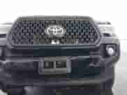 2022 Toyota Tacoma Limited with VIN 3TMGZ5AN4NM463887, listed as a IAAI auction lot 41592060 with 61,026 mi miles and . Bid and sale history available at DreamBid. Image 19.