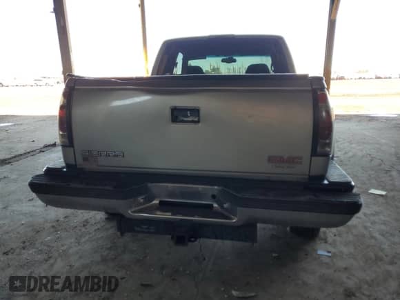 1998 GMC Sierra 1500 с VIN 2GTEC19R2W1558384, выставлен на аукционе Copart как лот 84510914 с пробегом 140 032 миль миль и Списание • Salvage title. История ставок и продаж доступна на DreamBid. Изображение 6.