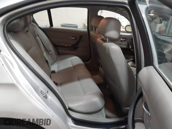 2010 BMW 3 Series 328i с VIN WBAPH5C53AA440475, выставлен на аукционе IAAI как лот 41888294 с пробегом 117 002 миль миль и . История ставок и продаж доступна на DreamBid. Изображение 8.