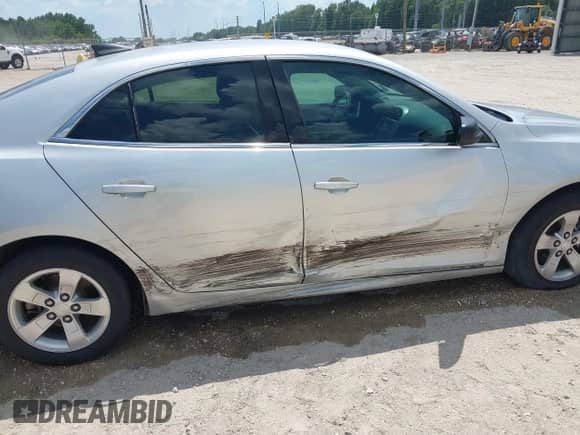 2015 Chevrolet Malibu LS z VIN 1G11A5SL9FF136955, wystawiony jako IAAI lot #43042395 z przebiegiem 152 761 mil mil oraz . Historia ofert i sprzedaży dostępna na DreamBid. Obrazek 6.