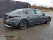 2024 Hyundai Sonata SEL z VIN KMHL64JA7RA379804, wystawiony jako Copart lot #89740035 z przebiegiem 41 168 mil mil oraz Czysty tytuł • Clean title. Historia ofert i sprzedaży dostępna na DreamBid. Obrazek 3.