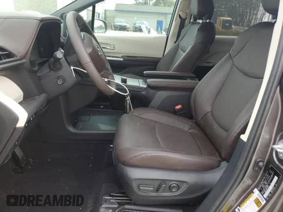 2024 Toyota Sienna Platinum z VIN 5TDERKEC7RS222510, wystawiony jako Copart lot #50896995 z przebiegiem 7 270 mil mil oraz Szkoda całkowita • Salvage title. Historia ofert i sprzedaży dostępna na DreamBid. Obrazek 7.