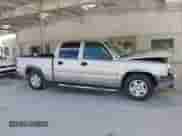 2005 Chevrolet Silverado 1500 LS z VIN 2GCEC13T551113785, wystawiony jako IAAI lot #42156343 z przebiegiem 125 581 mil mil oraz . Historia ofert i sprzedaży dostępna na DreamBid. Obrazek 13.