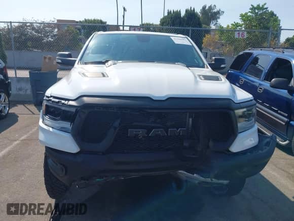 2020 Ram 1500 Rebel z VIN 1C6SRFLT5LN214584, wystawiony jako IAAI lot #43186902 z przebiegiem 82 036 mil mil oraz . Historia ofert i sprzedaży dostępna na DreamBid. Obrazek 13.