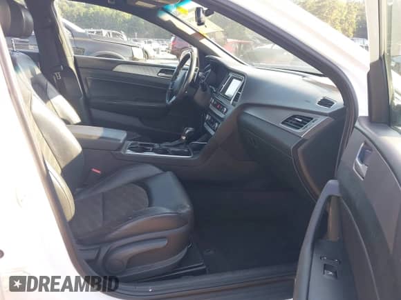 2019 Hyundai Sonata Sport с VIN 5NPE34AF1KH805258, выставлен на аукционе IAAI как лот 42997854 с пробегом 176 130 миль миль и . История ставок и продаж доступна на DreamBid. Изображение 5.