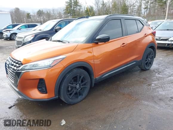 2022 Nissan Kicks SR z VIN 3N1CP5DV8NL497405, wystawiony jako IAAI lot #41745038 z przebiegiem 79 733 mil mil oraz . Historia ofert i sprzedaży dostępna na DreamBid. Obrazek 2.