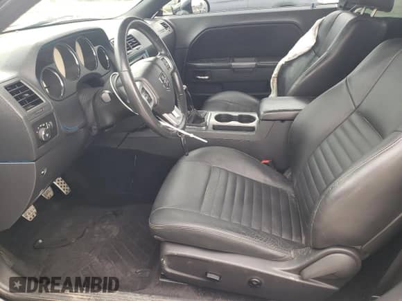 2014 Dodge Challenger R/T с VIN 2C3CDYBT6EH179739, выставлен на аукционе Copart как лот 81823515 с пробегом 107 098 миль миль и Списание • Salvage title. История ставок и продаж доступна на DreamBid. Изображение 7.