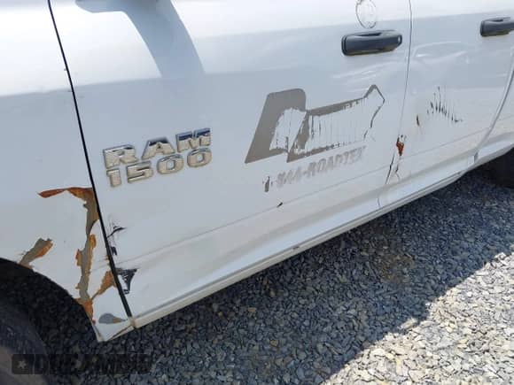 2018 Ram 1500 SLT with VIN 1C6RR6GG6JS143132, listed as a IAAI auction lot 42726628 with 204,696 mi miles and . Bid and sale history available at DreamBid. Image 6.