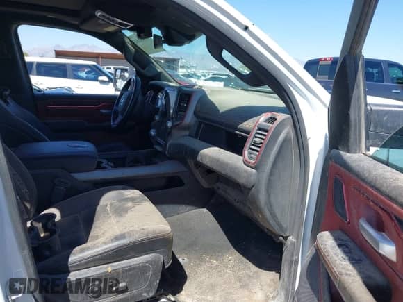 2022 Ram 1500 Rebel z VIN 1C6SRFLT4NN357352, wystawiony jako IAAI lot #41881613 z przebiegiem 31 285 mil mil oraz . Historia ofert i sprzedaży dostępna na DreamBid. Obrazek 5.