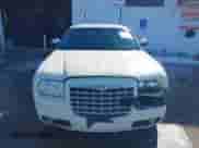 2006 Chrysler 300 C z VIN 2C3KK63H46H345919, wystawiony jako IAAI lot #41619178 z przebiegiem 98 525 mil mil oraz . Historia ofert i sprzedaży dostępna na DreamBid. Obrazek 12.