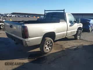 2001 Chevrolet Silverado 1500 z VIN 1GCEC14W31Z296341, wystawiony jako IAAI lot #43359515 z przebiegiem 160 697 mil mil oraz . Historia ofert i sprzedaży dostępna na DreamBid. Obrazek 4.