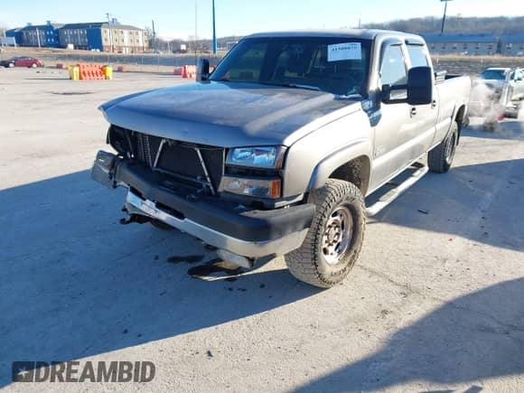 2006 Chevrolet Silverado 3500 SRW Wrk Trk с VIN 1GCHK33DX6F235816, выставлен на аукционе IAAI как лот 41588075 с пробегом 232 815 миль миль и . История ставок и продаж доступна на DreamBid. Изображение 18.