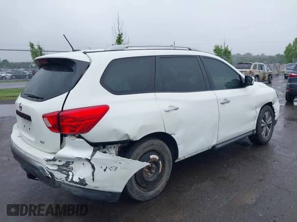 2017 Nissan Pathfinder SV with VIN 5N1DR2MN3HC625541, listed as a IAAI auction lot 42372722 with 225,329 mi miles and . Bid and sale history available at DreamBid. Image 4.