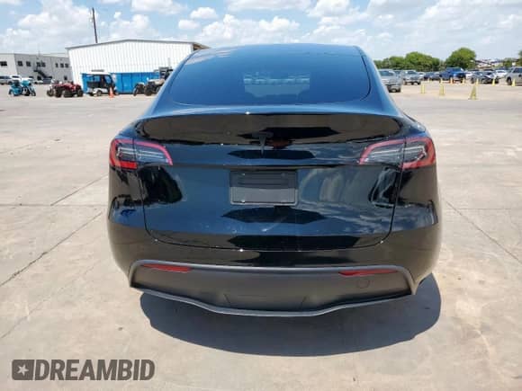 2024 Tesla Model Y Long Range with VIN 7SAYGAEE0RF159224, listed as a Copart auction lot 68552555 with 20,077 mi miles and Clean title. Bid and sale history available at DreamBid. Image 6.