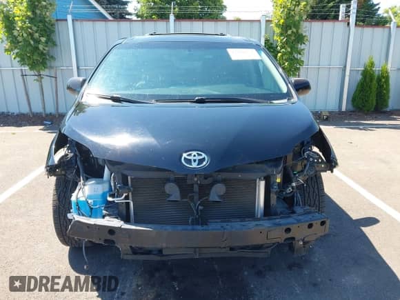 2017 Toyota Sienna SE with VIN 5TDXZ3DC5HS809254, listed as a IAAI auction lot 42640151 with 78,044 mi miles and . Bid and sale history available at DreamBid. Image 13.
