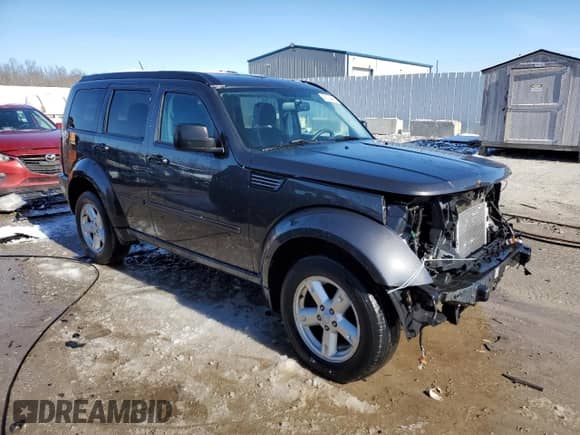 2011 Dodge Nitro SXT z VIN 1D4PU5GK0BW546372, wystawiony jako Copart lot #45194435 z przebiegiem 132 964 mil mil oraz Szkoda całkowita • Salvage title. Historia ofert i sprzedaży dostępna na DreamBid. Obrazek 4.
