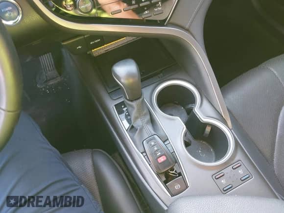 2021 Toyota Camry Hybrid XLE with VIN 4T1F31AK9MU547267, listed as a IAAI auction lot 42732726 with 106,937 mi miles and . Bid and sale history available at DreamBid. Image 11.