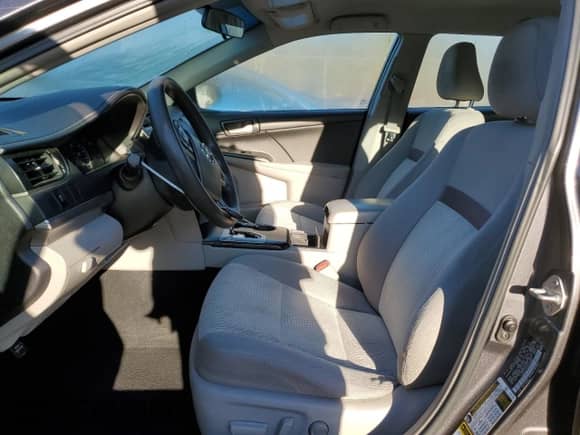 2014 Toyota Camry XLE z VIN 4T4BF1FK3ER350620, wystawiony jako Copart lot #87195205 z przebiegiem 84 279 mil mil oraz Szkoda całkowita • Salvage title. Historia ofert i sprzedaży dostępna na DreamBid. Obrazek 7.