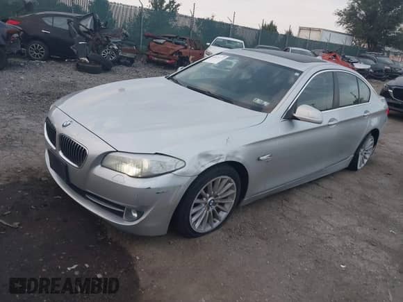 2012 BMW 5 Series 535i xDrive с VIN WBAFU7C53CDU64151, выставлен на аукционе IAAI как лот 42871372 с пробегом 84 586 миль миль и . История ставок и продаж доступна на DreamBid. Изображение 2.