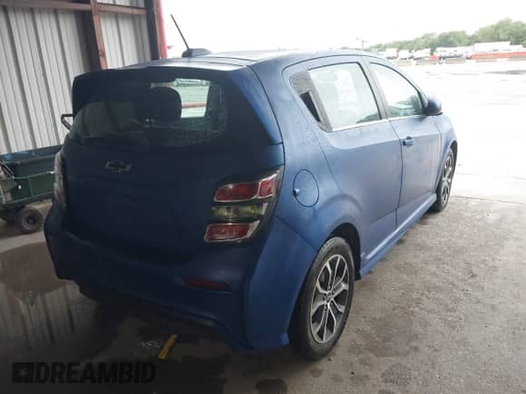 2019 Chevrolet Sonic LT с VIN 1G1JD6SB0K4145196, выставлен на аукционе IAAI как лот 42726668 с пробегом 61 524 миль миль и . История ставок и продаж доступна на DreamBid. Изображение 4.