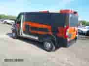 2024 Ram ProMaster Cargo Tradesman z VIN 3C6LRVAG8RE136299, wystawiony jako IAAI lot #42196227 z przebiegiem 955 mil mil oraz . Historia ofert i sprzedaży dostępna na DreamBid. Obrazek 3.