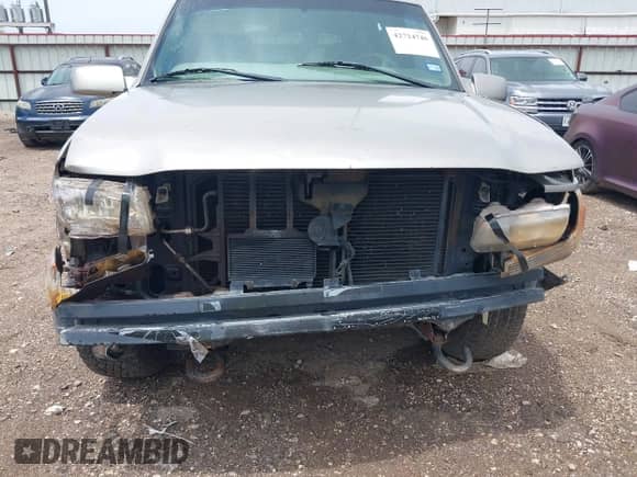 2000 Cadillac Escalade with VIN 1GYEK63R7YR222890, listed as a IAAI auction lot 42724746 with 174,325 mi miles and . Bid and sale history available at DreamBid. Image 6.