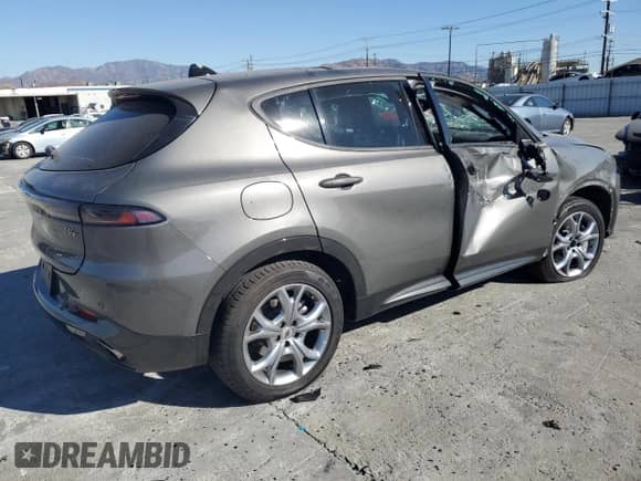 2024 Dodge Hornet R/T Plus with VIN ZACPDFDW6R3A10003, listed as a Copart auction lot 81722364 with 2,218 mi miles and Salvage title. Bid and sale history available at DreamBid. Image 3.