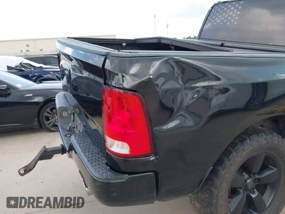 2017 Ram 1500 Express z VIN 1C6RR6KT6HS547823, wystawiony jako IAAI lot #42717862 z przebiegiem 220 236 mil mil oraz . Historia ofert i sprzedaży dostępna na DreamBid. Obrazek 14.