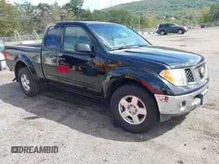 2008 Nissan Frontier SE z VIN 1N6AD06W18C440305, wystawiony jako IAAI lot #43275977 z przebiegiem 206 993 mil mil oraz . Historia ofert i sprzedaży dostępna na DreamBid. Obrazek 1.