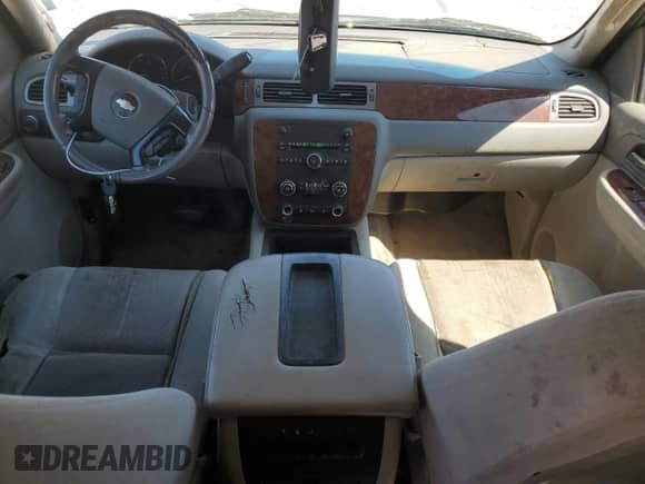 2009 Chevrolet Suburban 1LT z VIN 1GNFC26029J105867, wystawiony jako Copart lot #49465495 z przebiegiem 206 684 mil mil oraz Szkoda całkowita • Salvage title. Historia ofert i sprzedaży dostępna na DreamBid. Obrazek 8.