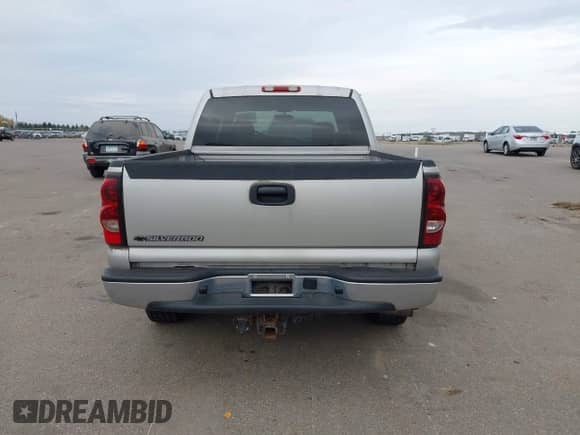 2007 Chevrolet Silverado 1500 LT1 z VIN 2GCEK13Z571120973, wystawiony jako IAAI lot #43546578 z przebiegiem 262 737 mil mil oraz . Historia ofert i sprzedaży dostępna na DreamBid. Obrazek 16.