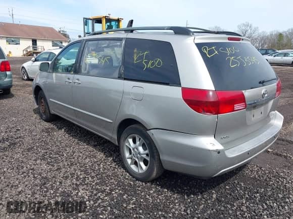2005 Toyota Sienna XLE z VIN 5TDBA22C25S029481, wystawiony jako IAAI lot #41970856 z przebiegiem Nie podano mil oraz . Historia ofert i sprzedaży dostępna na DreamBid. Obrazek 3.