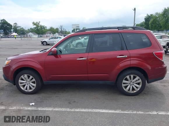 2013 Subaru Forester X Limited с VIN JF2SHAEC3DH405353, выставлен на аукционе IAAI как лот 42888086 с пробегом 114 059 миль миль и . История ставок и продаж доступна на DreamBid. Изображение 15.