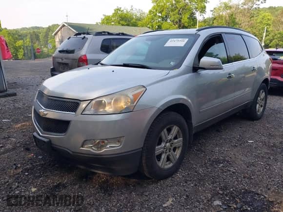 2012 Chevrolet Traverse 1LT z VIN 1GNKVGED9CJ350165, wystawiony jako IAAI lot #42479266 z przebiegiem 210 655 mil mil oraz . Historia ofert i sprzedaży dostępna na DreamBid. Obrazek 2.