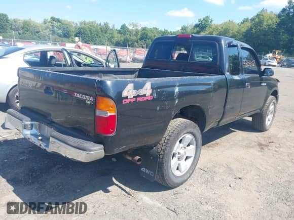 2000 Toyota Tacoma with VIN 4TAWM72N7YZ683933, listed as a IAAI auction lot 43154039 with 234,697 mi miles and . Bid and sale history available at DreamBid. Image 4.