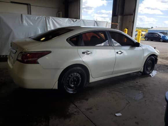 2015 Nissan Altima SL с VIN 1N4AL3AP2FN301735, выставлен на аукционе Copart как лот 84059615 с пробегом 160 312 миль миль и Списание • Salvage title. История ставок и продаж доступна на DreamBid. Изображение 3.