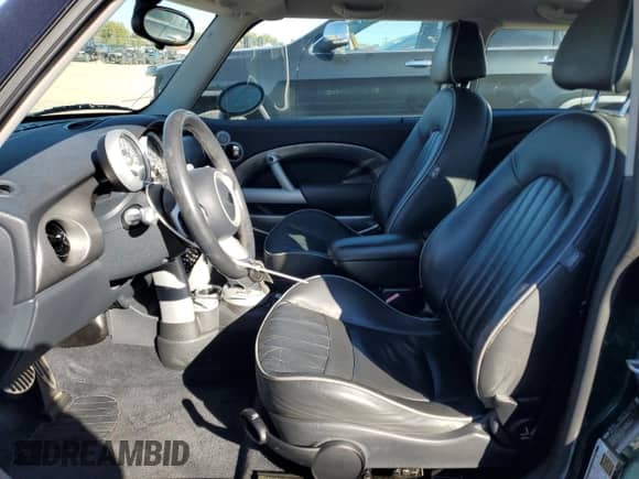 2006 MINI Hardtop S with VIN WMWRE33566TJ36364, listed as a Copart auction lot 89476895 with 117,250 mi miles and Clean title. Bid and sale history available at DreamBid. Image 7.