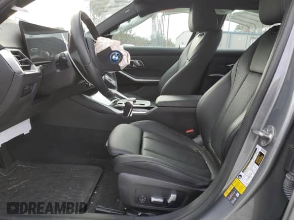 2023 BMW 3 Series 330e xDrive z VIN 3MW39FS0XP8D01410, wystawiony jako Copart lot #45859165 z przebiegiem Nie podano mil oraz Szkoda całkowita • Salvage title. Historia ofert i sprzedaży dostępna na DreamBid. Obrazek 7.