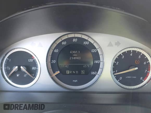 2008 Mercedes-Benz C 300 Sport z VIN WDDGF81X28F168261, wystawiony jako IAAI lot #43454316 z przebiegiem 214 943 mil mil oraz . Historia ofert i sprzedaży dostępna na DreamBid. Obrazek 12.